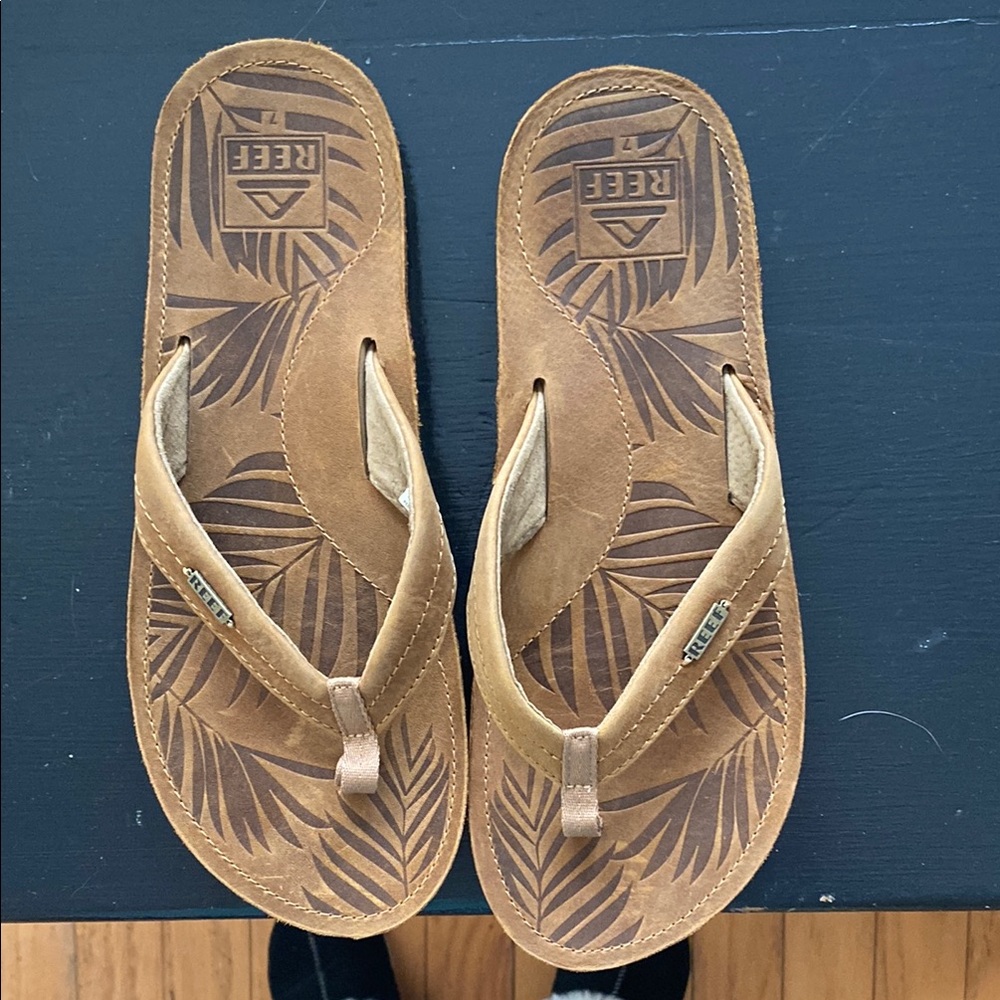Reef Brown Leaf Print Sandals